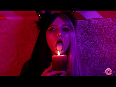 ❤️ Μια παθιασμένη πίπα από ένα σέξι Succubus με ένα σπέρμα στο στόμα της. Σεξ